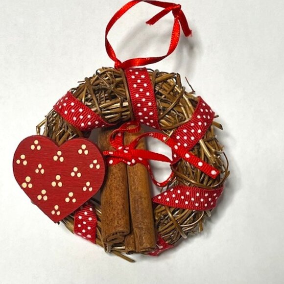 Mini Wreath Wooden Heart Cinnamon Sticks Christmas Tree Ornament - Picture 1 of 11